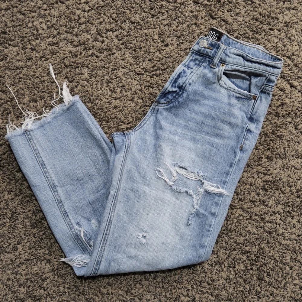 Urban Outfitters BDG Distressed Frayed Hem Denim Size 26 - Picture 2 of 10